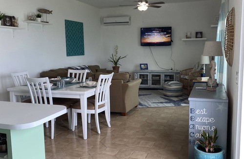 Lubbers Quarters Cay Apartment | Oceanfront Apartment/Pelican Shores/2 beds, 1 bath/Walk to town/