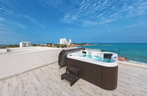 Salinas Condo | Oceanfront Apt. Jacuzzi, Pool & Garage