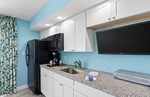 Windy Hill Apartment | Oceanfront Balcony & Resort Pools