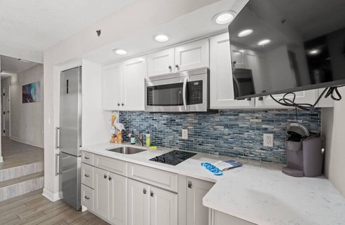 Windy Hill Condo | Oceanfront Balcony Condo with Pool and Hot Tub