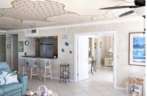 Galt Mile Apartment | Oceanfront Balcony 7th Floor