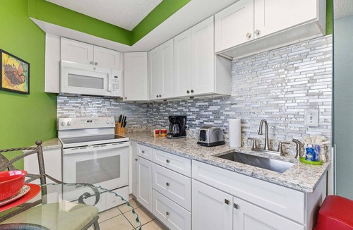 Lenox Park Condo | Oceanfront Balcony Condo w/Pool, Full Kitchen & Sleeps 6 Comfortably