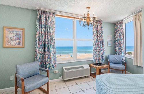 Lenox Park Condo | Oceanfront Balcony Condo w/Pool, Full Kitchen & Sleeps 6 Comfortably