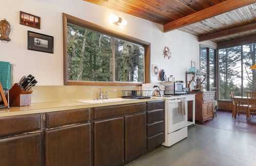 Arch Cape House | Oceanfront Beach House in Falcon Cove, Arch Cape, Oregon. Near Cannon Manzanita