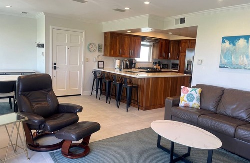 Balboa Peninsula Apartment | Oceanfront/Beachfront/Boardwalk/Newport Beach, Extra Large Patio/Fast Internet