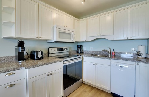 North Forest Beach Apartment | Oceanfront Breakers 137 Condo w/Sunrise Views!