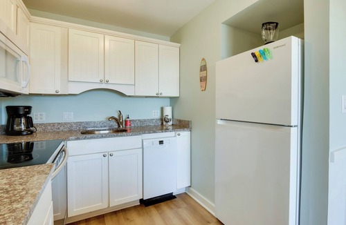 North Forest Beach Apartment | Oceanfront Breakers 137 Condo w/Sunrise Views!