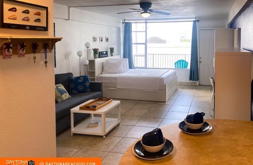 East Daytona Apartment | Oceanfront building with studio