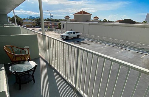 East Daytona Apartment | Oceanfront building with studio