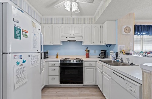 Crescent Beach Condo | Oceanfront Condo with Screened Oceanfront Balcony + Free Attraction Tickets!