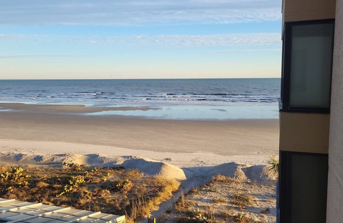 North Myrtle Beach Condo | Oceanfront Condo w/beautiful view of Cherry Grove Beach. Close to "The Point"
