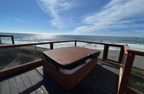 Smith River House | Oceanfront Cabin 6 w Jacuzzi &Awe-Inspiring View