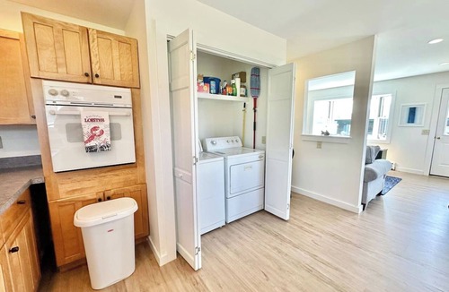 Bernard Cabin | Oceanfront Cabin `Seaside` 2 Bed 2 Bath