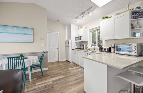 Sooke Cabin | Oceanfront Cabin with Hot Tub!