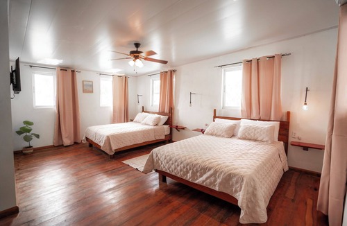 Big Creek Bed & Breakfast | Oceanfront Caribbean Holiday Home Private Entrance