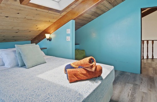 Estate Hull House | Oceanfront Cliffside Home! 4 Min Walk to the Beach