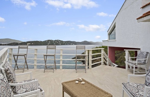 Estate Hull House | Oceanfront Cliffside Home! 4 Min Walk to the Beach