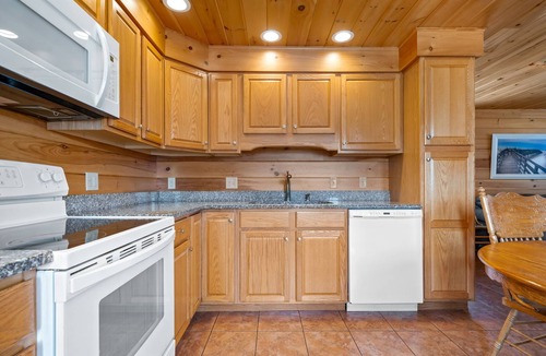 Old Orchard Beach Cottage | Oceanfront Cottage 2