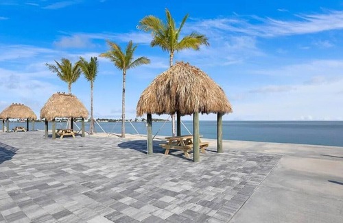Marathon Condo | OCEANFRONT community, perfect condo, sleeps 4