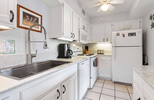 Kailua-Kona Condo | Oceanfront Complex - No Stairs - AC - Wifi - Vrkcv
