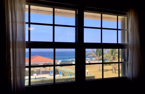 Patricks Island Condo | Oceanfront Condo + Pool + 2 Mins To Beach! Centrally Located, Quiet, Sea Views!