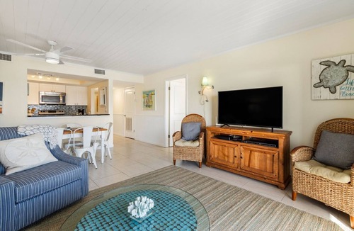 Fernandina Beach Condo | Oceanfront condo with balcony, pool, updated interior