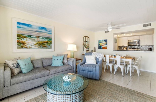 Fernandina Beach Condo | Oceanfront condo with balcony, pool, updated interior
