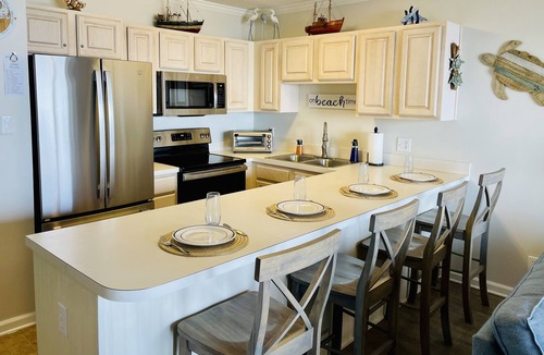 Ocean Isle Beach Condo | Oceanfront Condo 2BR/2BA with direct beach access+pool