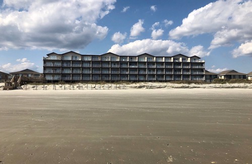 Ocean Isle Beach Condo | Oceanfront Condo 2BR/2BA with direct beach access+pool