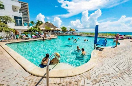Bermuda Riviera Condo | Oceanfront Condo, Upscale Resort Amenities