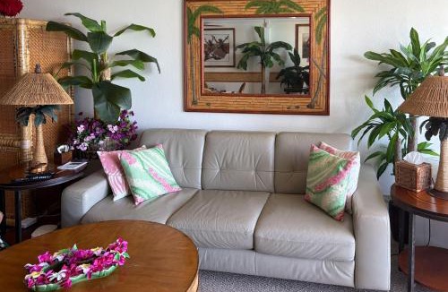 Punaluu House | Oceanfront Condo: Stunning Sunrise & Ocean Views