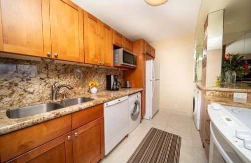 Kahana Condo | OceanFront Condo w New AC Stunning Views Pool-Valley Isle 601