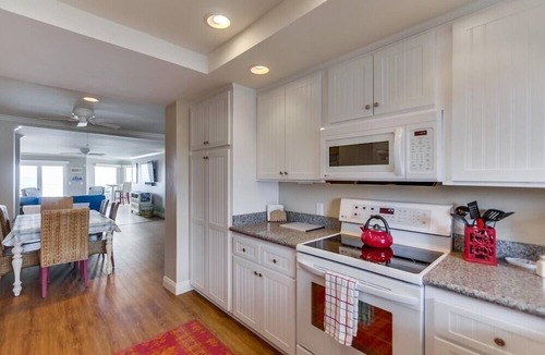 Solana Beach Condo | Oceanfront Condo with Pool, Hot Tub & Views