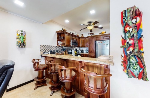 Barrio Los Villalobos Apartment | Oceanfront Condo with Beach & Pool Access - Amazing Ocean Views