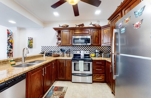 Barrio Los Villalobos Apartment | Oceanfront Condo with Beach & Pool Access - Amazing Ocean Views