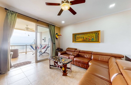 Barrio Los Villalobos Apartment | Oceanfront Condo with Beach & Pool Access - Amazing Ocean Views
