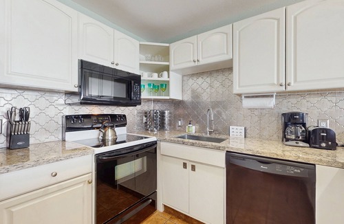 Kapaa Condo | Oceanfront condo with pool, hot tub, sauna, tennis, BBQ, putting green, & lanai