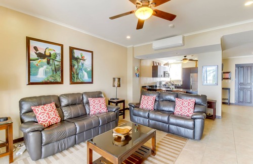 Barrio Los Villalobos Condo | Oceanfront condo with sweeping beach views, pool & private balcony