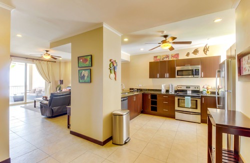 Barrio Los Villalobos Condo | Oceanfront condo with sweeping beach views, pool & private balcony