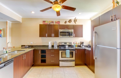 Barrio Los Villalobos Condo | Oceanfront condo with sweeping beach views, pool & private balcony