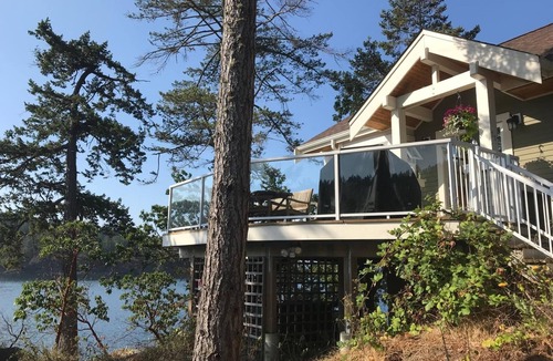 Pender Island Cottage | Oceanfront Cottage in Otter Bay on North Pender Island with spectacular views