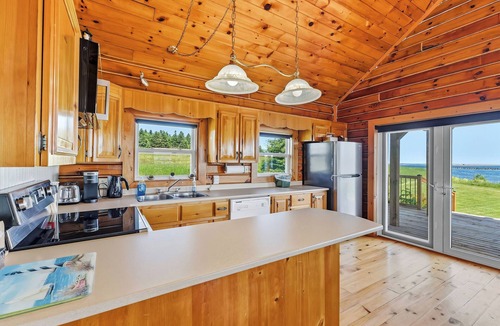 North Rustico Cottage | Oceanfront Cottage | Pet-Friendly | Direct Beach Access | North Rustico Bay!