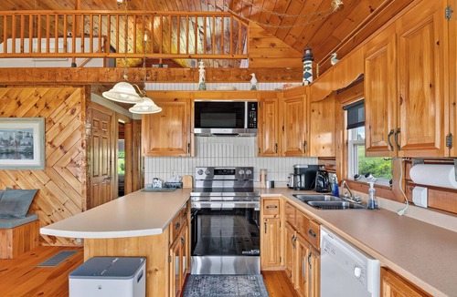 North Rustico Cottage | Oceanfront Cottage | Pet-Friendly | Direct Beach Access | North Rustico Bay!