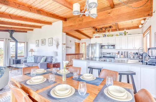 Cape Meares House | Oceanfront cottage with hot tub beach access fireplace and WiFi Dog friendly