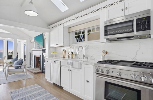 Laguna Beach House | Oceanfront Cottage is on the sand in heart of Laguna Beach Village