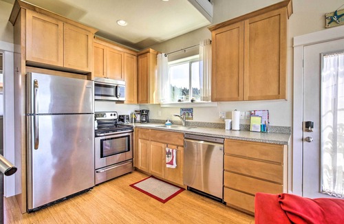 Yachats Cottage | Oceanfront Cottage w/Deck & Secluded Beach Access!