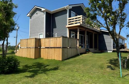 Summerside House | Oceanfront Cottage w/Upper Balcony View