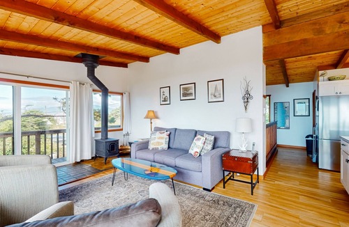 Cape Meares Cottage | Oceanfront cottage with hot tub, beach access, fireplace & WiFi - Dog-friendly