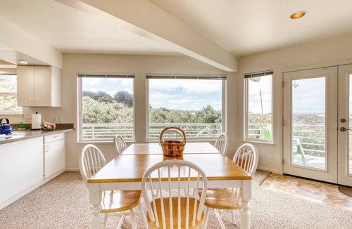 Bandon House | Oceanfront dog-friendly house w/deck overlooking the water