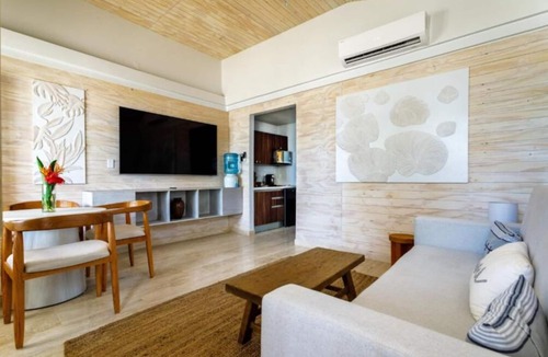 Plantation Condo | Oceanfront Dream – 1BR Villa in Placencia